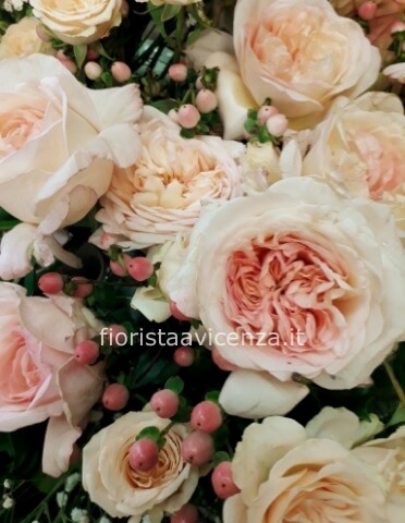 Bouquet elegante colori chiari